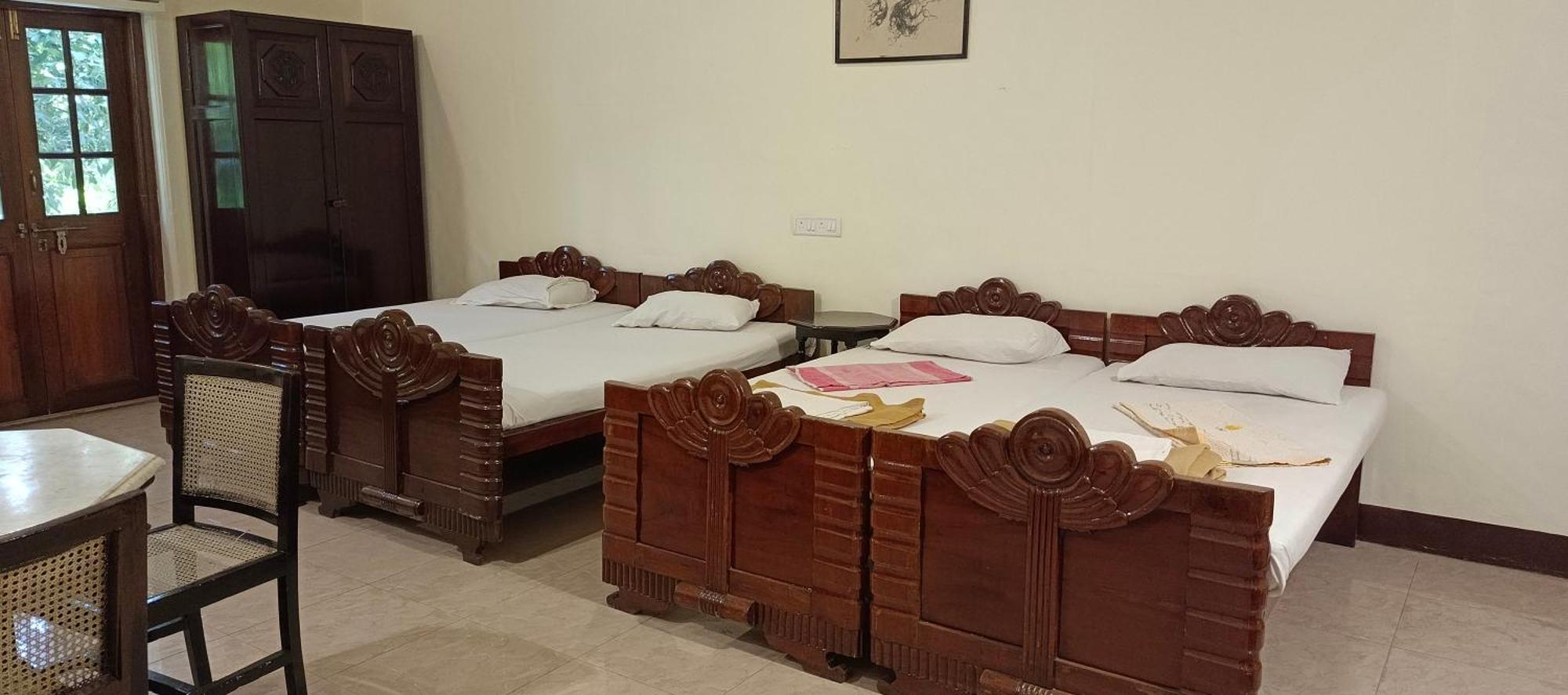 Bentleys Hotel มุมไบ ภายนอก รูปภาพ