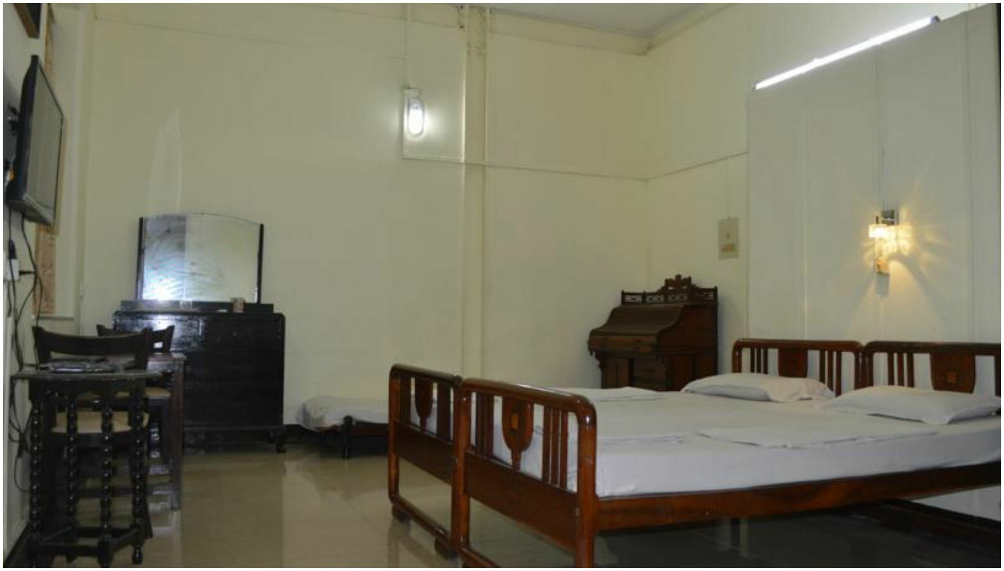 Bentleys Hotel มุมไบ ภายนอก รูปภาพ